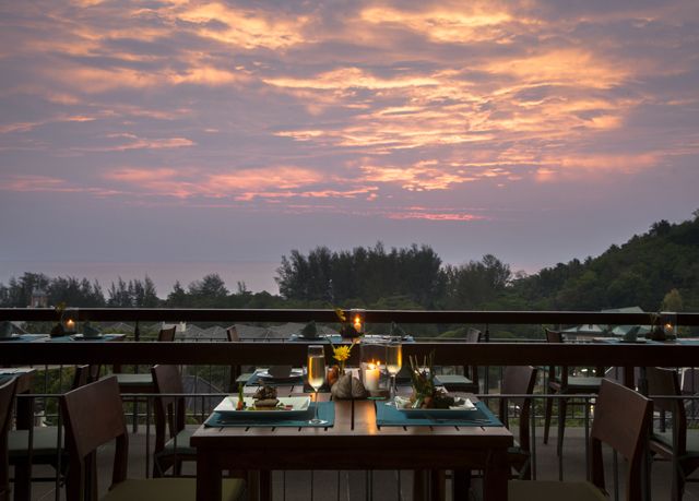 Table, Furniture, Dusk, Evening, Outdoor table, Restaurant, Sunset, Outdoor furniture, Sunrise, Afterglow, 