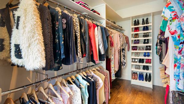 Room, Textile, Clothes hanger, Retail, Closet, Collection, Fashion, Shelving, Shelf, Outlet store, 