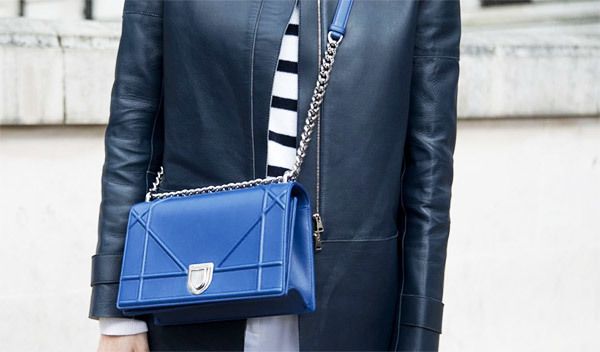 Blue, Textile, Outerwear, Bag, Style, Collar, Electric blue, Blazer, Fashion, Shoulder bag, 