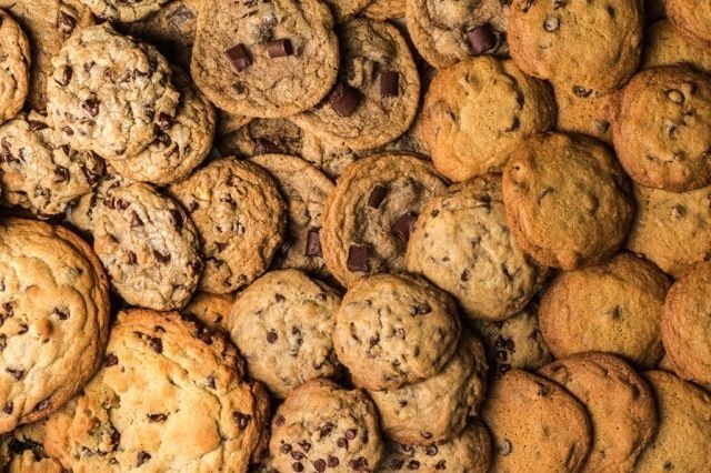 Finger food, Food, Cookies and crackers, Baked goods, Ingredient, Snack, Cookie, Chocolate chip cookie, Biscuit, Chocolate chip, 