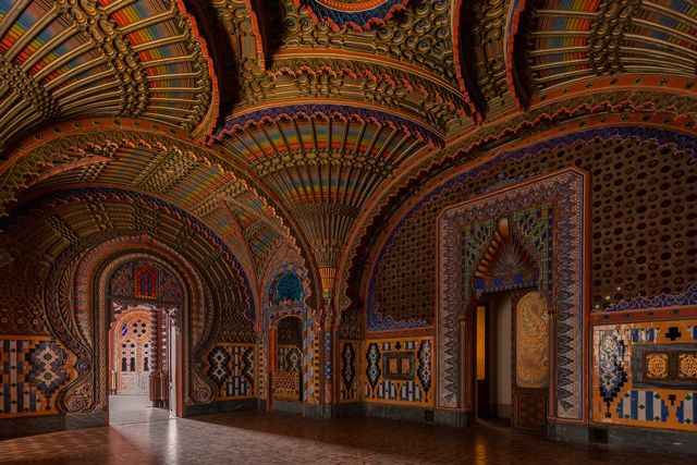 Interior design, Ceiling, Art, Hall, Visual arts, Place of worship, Byzantine architecture, Arcade, Holy places, Temple, 