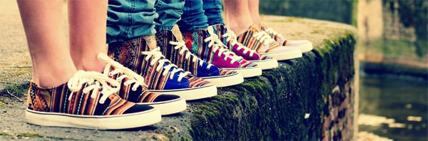 Human leg, Fashion, Denim, Tan, Street fashion, Foot, Walking shoe, Outdoor shoe, Ankle, Toe, 