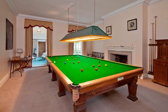 Billiard table, Wood, Indoor games and sports, Pool, Recreation room, Lighting, Room, Green, Billiard room, Interior design, 