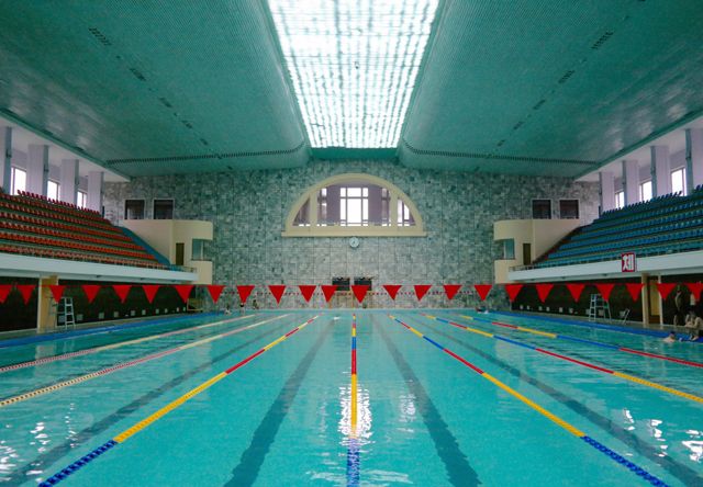 Swimming pool, Blue, Green, Leisure, Sport venue, Ceiling, Aqua, Turquoise, Floor, Indoor games and sports, 