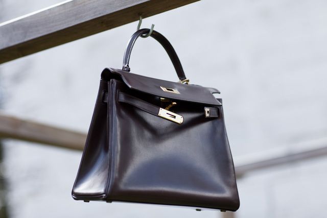 Product, White, Bag, Style, Metal, Shoulder bag, Leather, Black, Iron, Grey, 