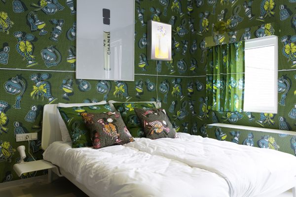 Green, Bed, Room, Lighting, Yellow, Interior design, Property, Textile, Wall, Bedroom, 