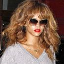 Rihanna-best-verkochte-artiest-online