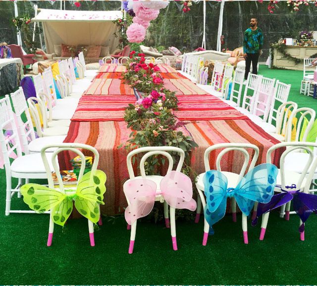 Petal, Pink, Tablecloth, Decoration, Linens, Flower Arranging, Floristry, Party supply, Floral design, Creative arts, 