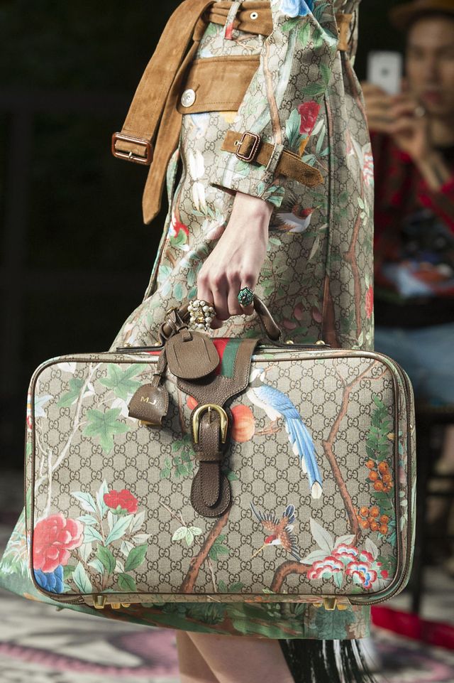 Bag, Style, Shoulder bag, Fashion, Luggage and bags, Pattern, Beige, Visual arts, Fashion design, Strap, 
