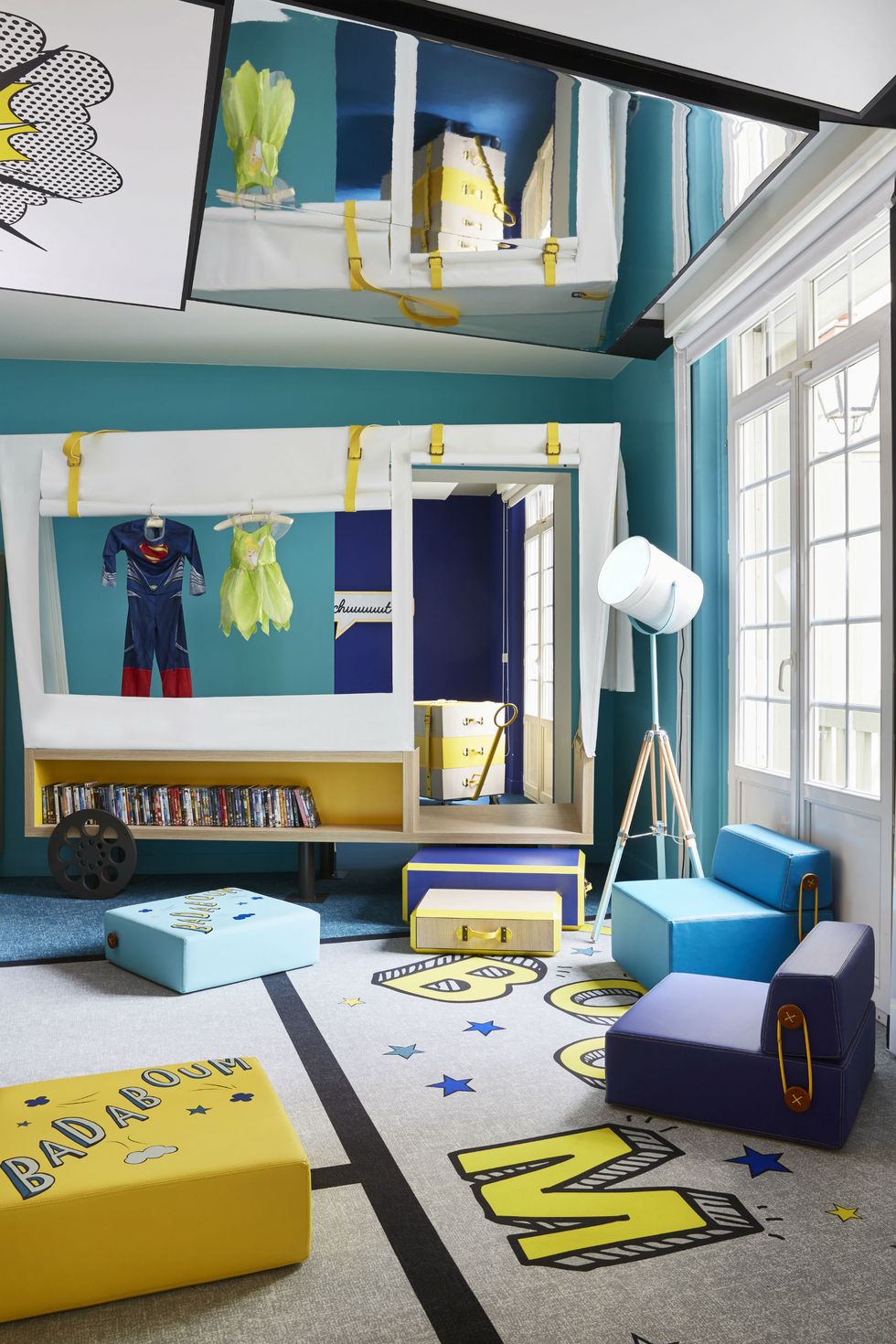 Blue, Room, Yellow, Interior design, Textile, Wall, Teal, Turquoise, Interior design, Aqua, 