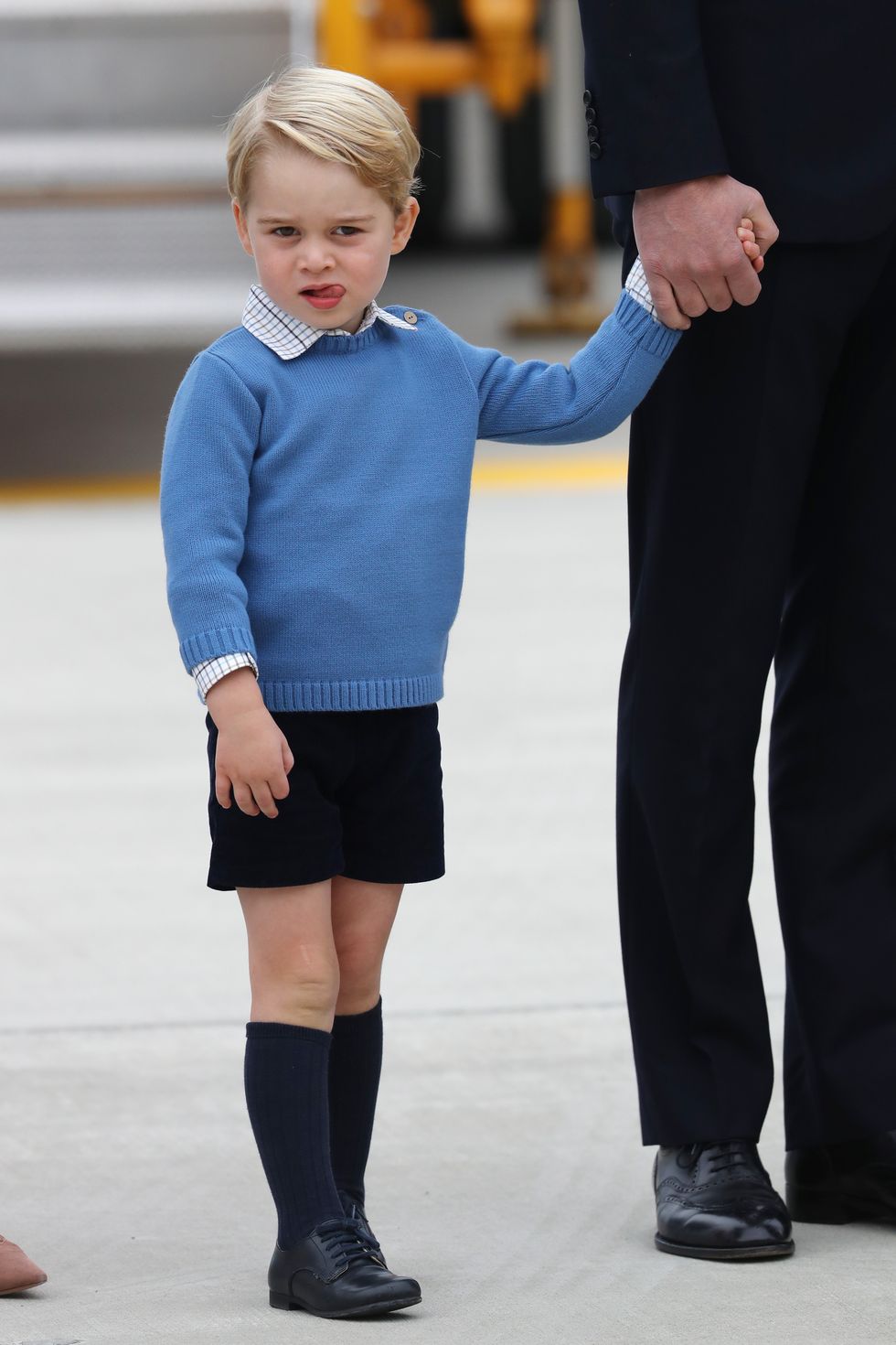 Sleeve, Trousers, Standing, Outerwear, Fashion, Gesture, Holding hands, Toddler, Sock, Suit trousers, 