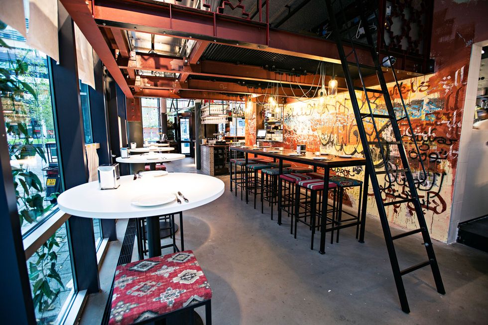 Restaurant Ayla, Rotterdam, hotspot, interieur, inrichting, eclectisch interieur, design, kunst, graffiti