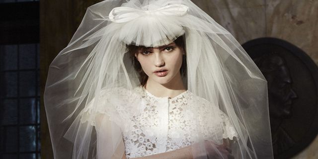 Bridal veil, Veil, Textile, Bridal accessory, Bridal clothing, Wedding dress, Headgear, Dress, Fashion, Bride, 