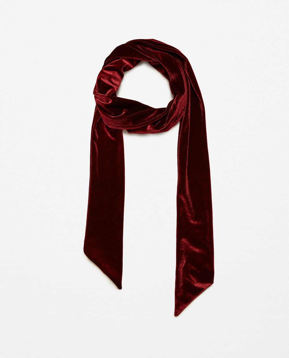 Textile, Stole, Style, Collar, Bag, Carmine, Maroon, Luggage and bags, Wrap, Scarf, 