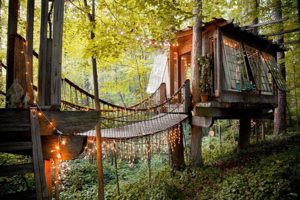 Airbnb: Secluded Intown Treehouse