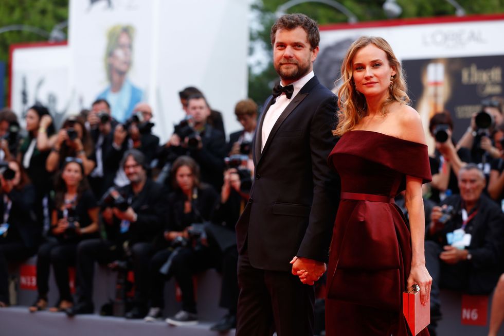 <p>Afgelopen juli gingen&nbsp;Joshua Jackson en Diana Kruger na tien jaar huwelijk uit elkaar. &nbsp;In maart gingen er al geruchten rond over een eventuele break-up, die Kruger destijds tegenover online magazine <em data-redactor-tag="em" data-verified="redactor">The Edit &nbsp;</em>nog<em data-redactor-tag="em" data-verified="redactor">&nbsp;</em>ontkende.&nbsp;</p>