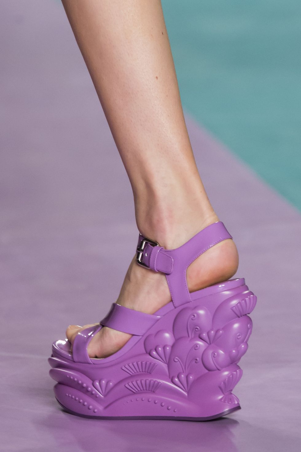 Footwear, Human leg, Purple, Joint, Lavender, Pink, Sandal, Violet, Style, Toe, 