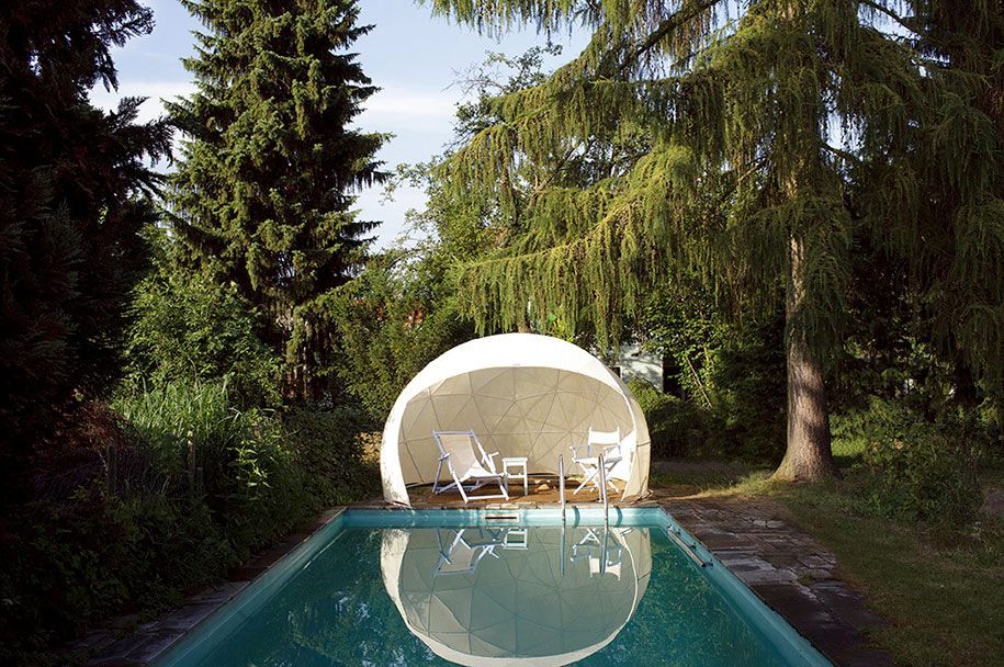 Fluid, Swimming pool, Water feature, Shade, Composite material, Garden, Shrub, Evergreen, Reflecting pool, Yard, 