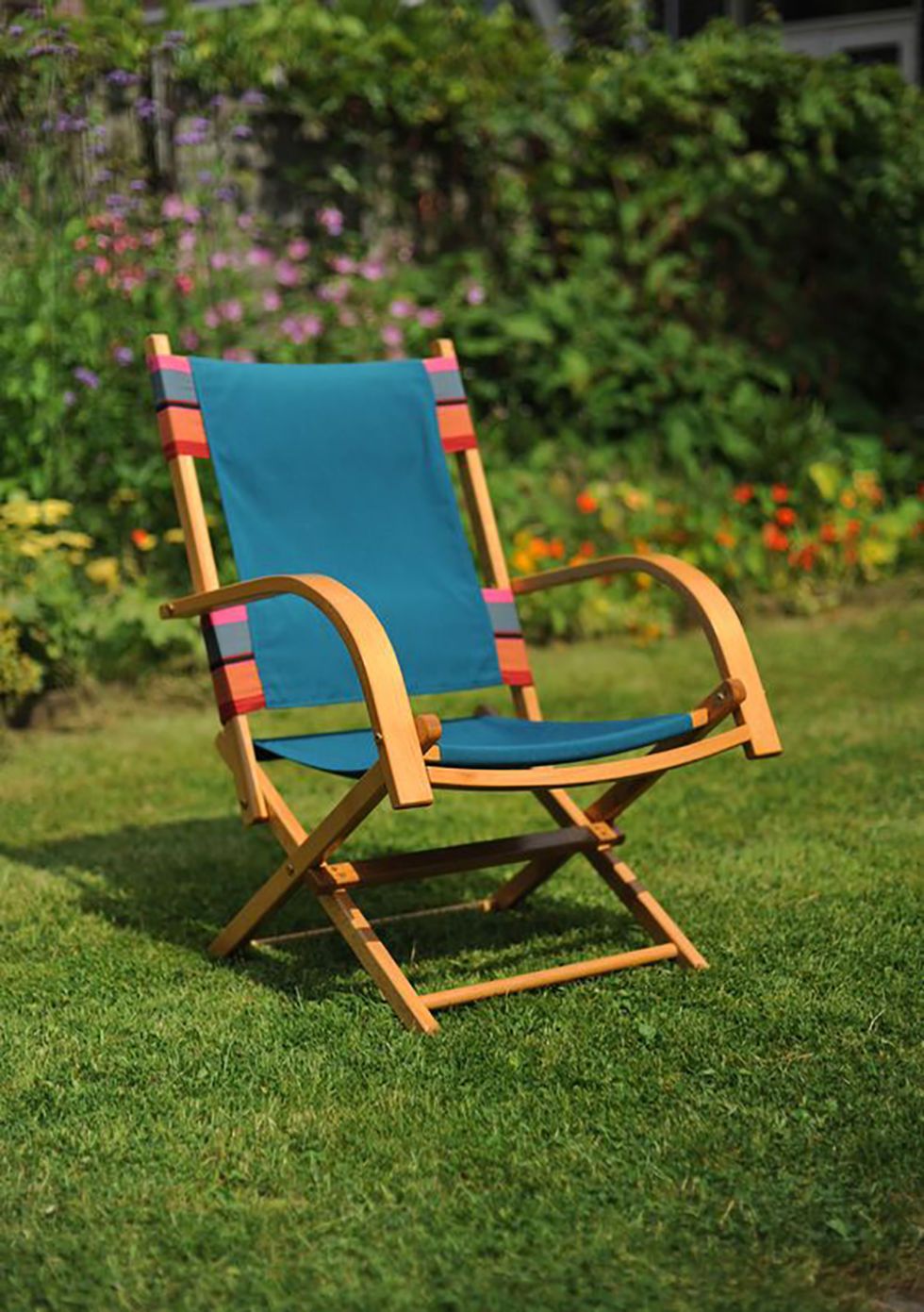 Furniture, Chair, Shrub, Garden, Groundcover, Yard, Plastic, Lawn, Armrest, Landscaping, 