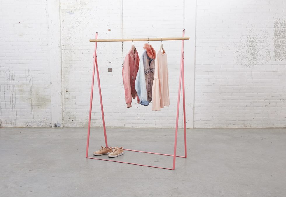 Clothes hanger, Concrete, 