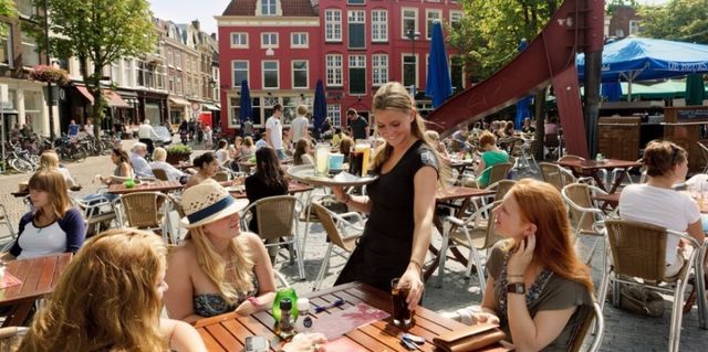 Public space, Marketplace, Table, Fun, Event, Tourism, City, Furniture, Leisure, Brunch, 