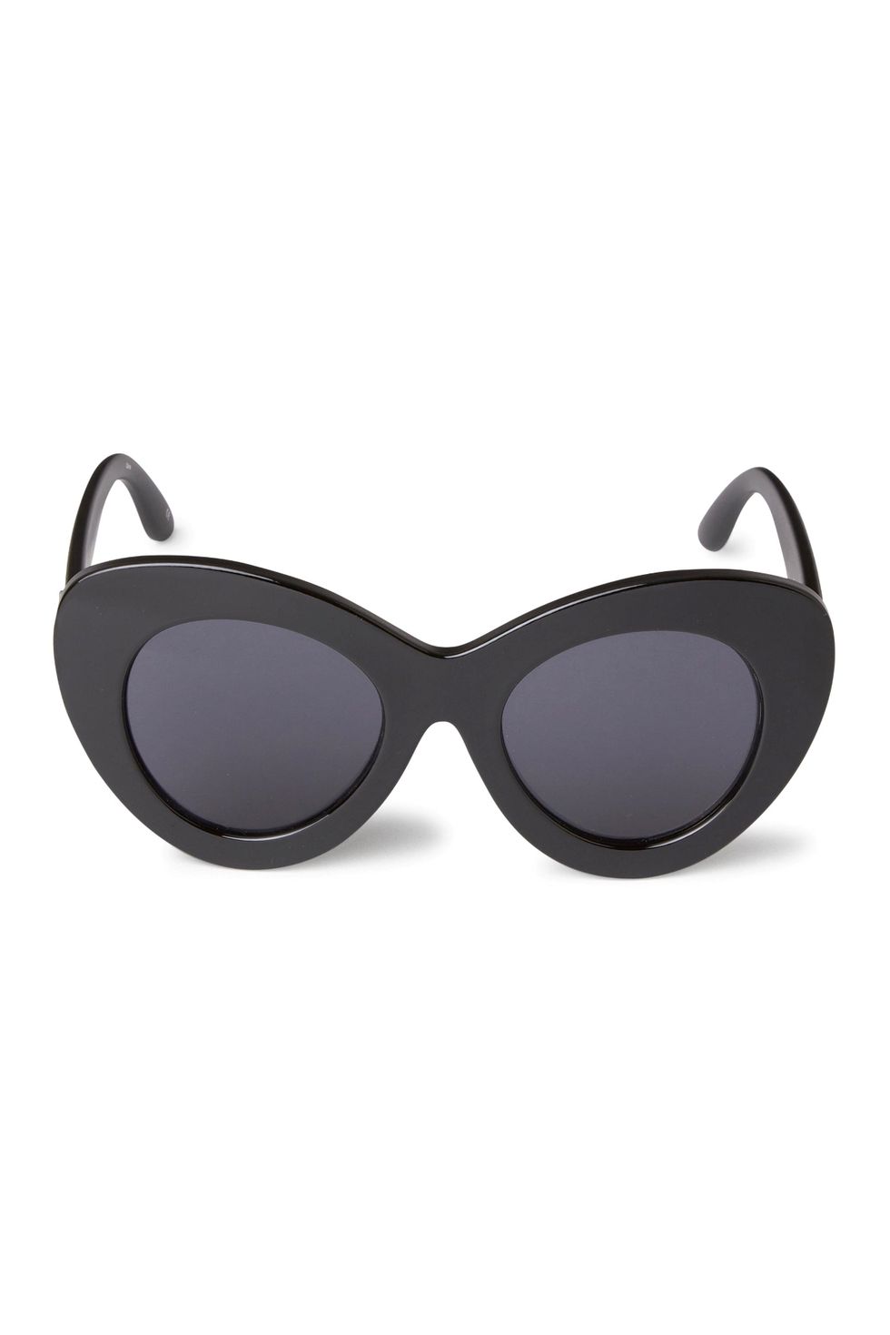 <p>€ 65 - verkrijgbaar via&nbsp;<a href="http://shop.weekday.com/nl/Womens_shop/Accessories/Sunglasses/Go_Go_Go_Sunglasses/5131397-6831321.1#c-47958#Rel?PC=Women's shop_Accessories_Sunglasses | filter" target="_blank" data-tracking-id="recirc-text-link">weekday.com</a><span class="redactor-invisible-space" data-verified="redactor" data-redactor-tag="span" data-redactor-class="redactor-invisible-space"><a href="http://shop.weekday.com/nl/Womens_shop/Accessories/Sunglasses/Go_Go_Go_Sunglasses/5131397-6831321.1#c-47958#Rel?PC=Women's shop_Accessories_Sunglasses | filter"></a></span></p>