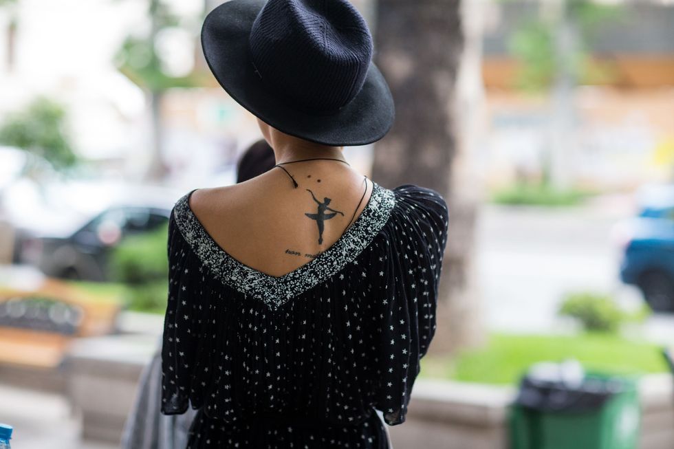 Street fashion, Clothing, Black, Hat, Fashion, Beauty, Sun hat, Neck, Dress, Shoulder, 