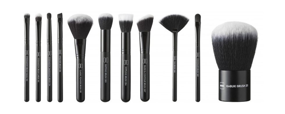 Brush, Makeup brushes, Cosmetics, Product, Beauty, Eye, Tool, Material property, Eye shadow, 