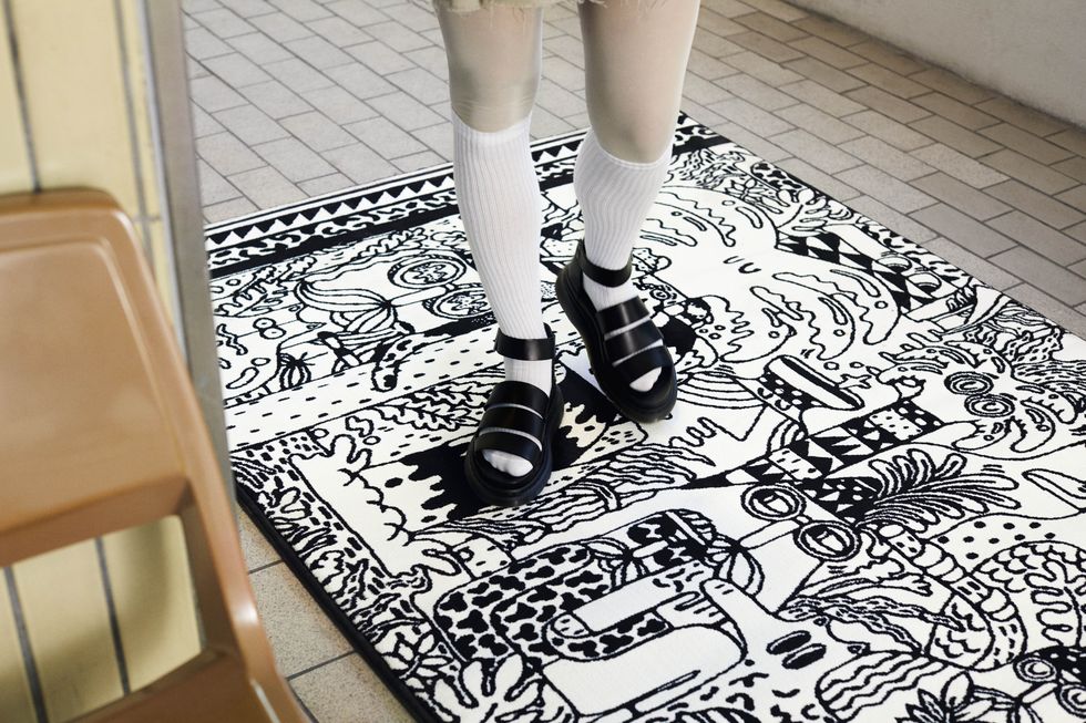 White, Leg, Floor, Footwear, Human leg, Leggings, Pattern, Black-and-white, Design, Shoe, 