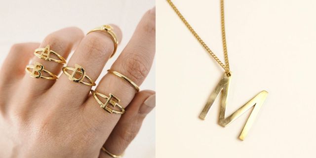 Finger, Fashion accessory, Chain, Jewellery, Hand, Gold, Body jewelry, Metal, Necklace, Pendant, 