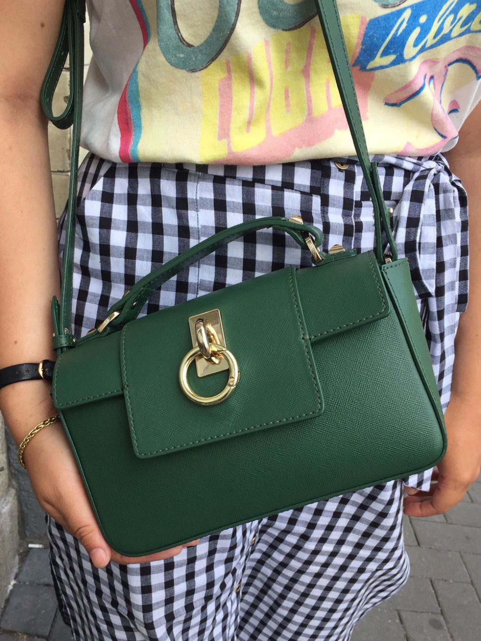 Bag, Green, Handbag, Fashion accessory, Street fashion, Pattern, Fashion, Plaid, Shoulder bag, Shoulder, 