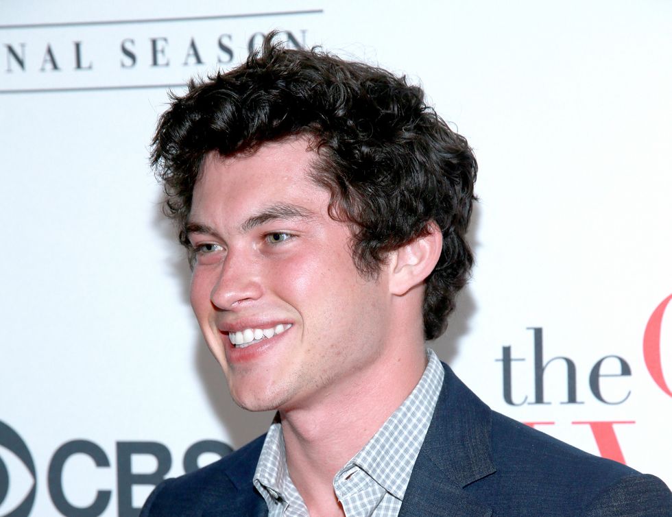 Hair, Facial expression, Hairstyle, Chin, Eyebrow, Forehead, White-collar worker, Smile, Jaw, Black hair, 