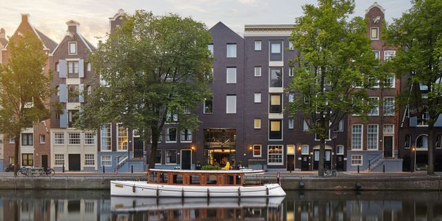 Waterway, Canal, Property, Water, Home, House, Mixed-use, Building, Architecture, Residential area, 