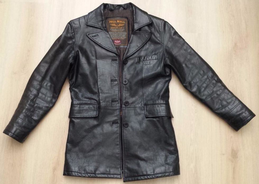 Clothing, Jacket, Outerwear, Leather, Leather jacket, Sleeve, Textile, Collar, Coat, Overcoat, 