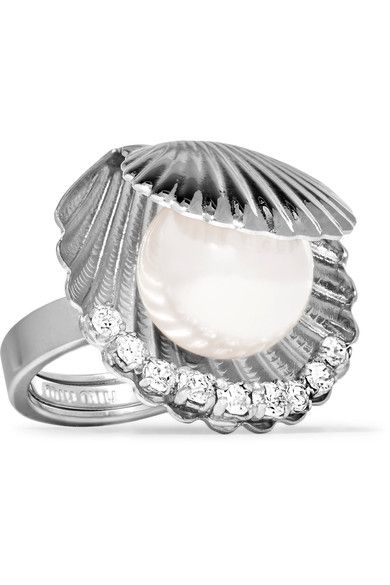Ring, Jewellery, Fashion accessory, Platinum, Gemstone, Body jewelry, Metal, Silver, Diamond, Engagement ring, 