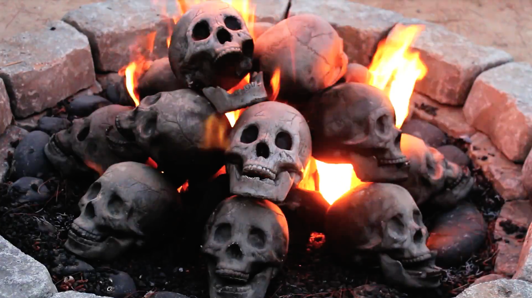 Jaarlijks verraad Tablet Vuurbestendige kolen in de vorm van schedels Halloween 2017