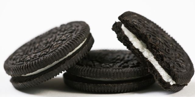 Oreo, Tire, Sandwich Cookies, Cookies and crackers, Automotive tire, Snack, Cookie, Synthetic rubber, Baked goods, Automotive wheel system, 