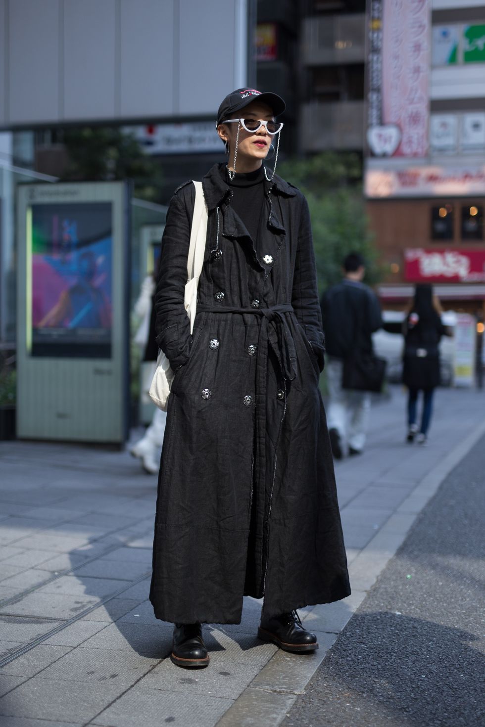 Street fashion, Photograph, Clothing, Fashion, Trench coat, Coat, Snapshot, Street, Standing, Outerwear, 