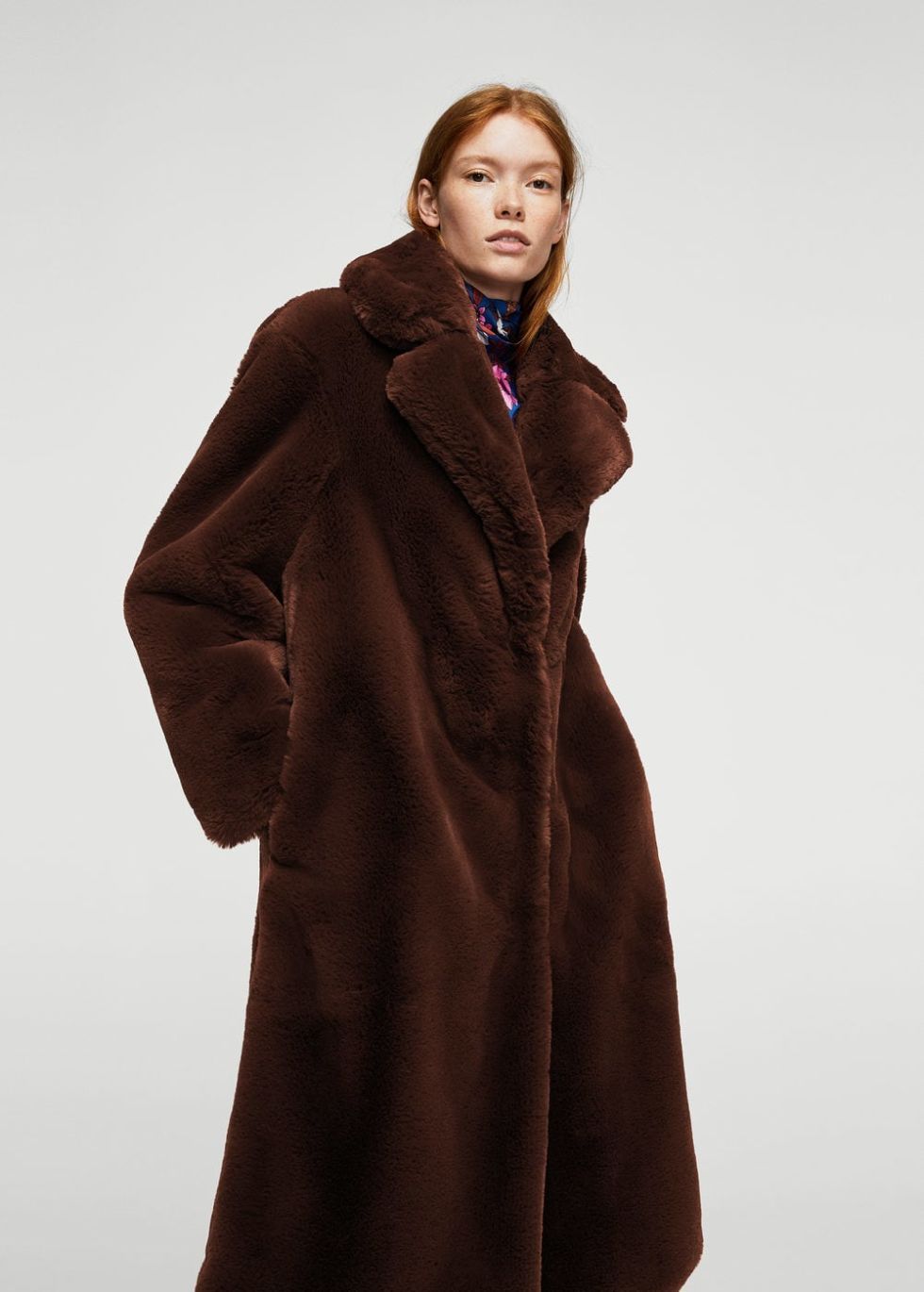 Clothing, Outerwear, Overcoat, Fur, Fur clothing, Coat, Brown, Hood, Textile, Robe, 
