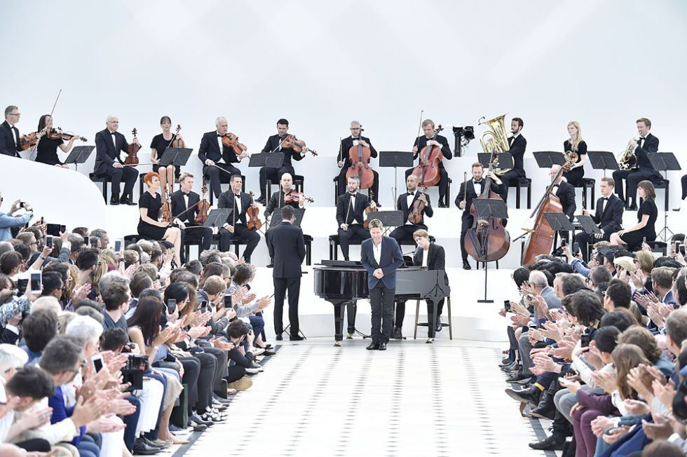 People, Crowd, Event, Audience, Musical ensemble, Orchestra, Fashion, Performance, Music, Musician, 