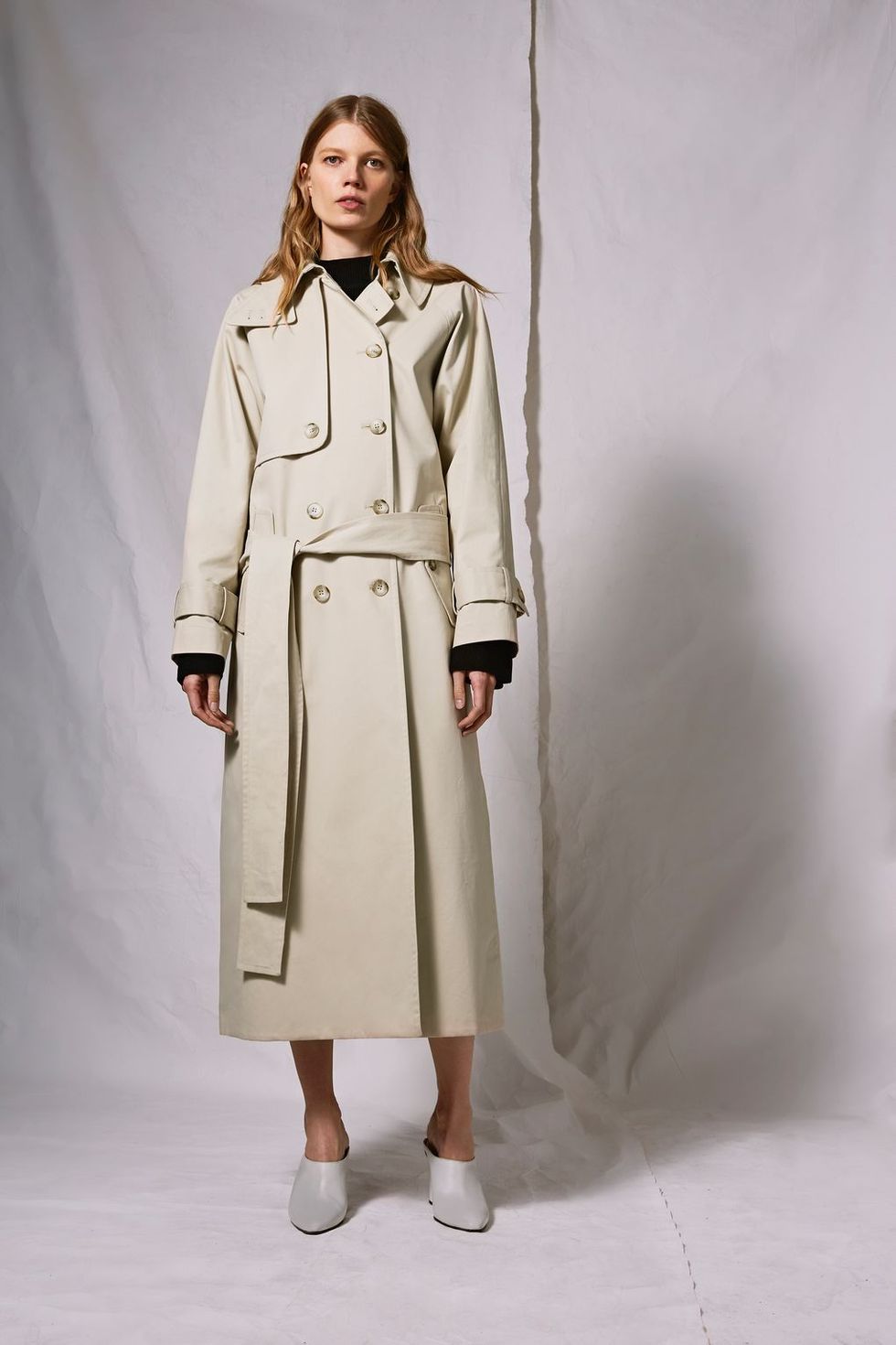 Clothing, Trench coat, Coat, Overcoat, Fashion model, Fashion, Outerwear, Duster, Shoulder, Beige, 