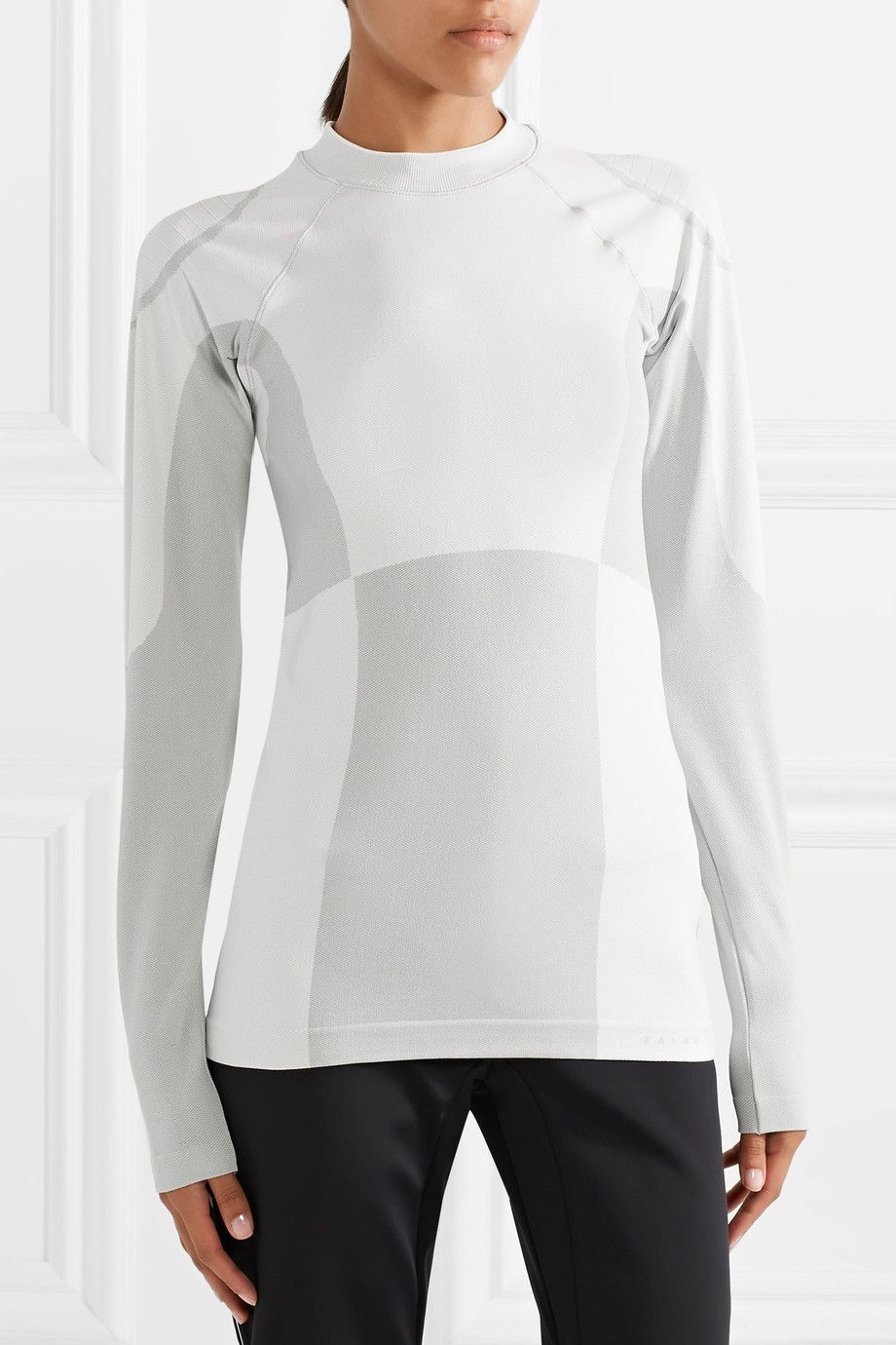 Clothing, White, Long-sleeved t-shirt, Sleeve, Neck, Shoulder, T-shirt, Top, Outerwear, Joint, 