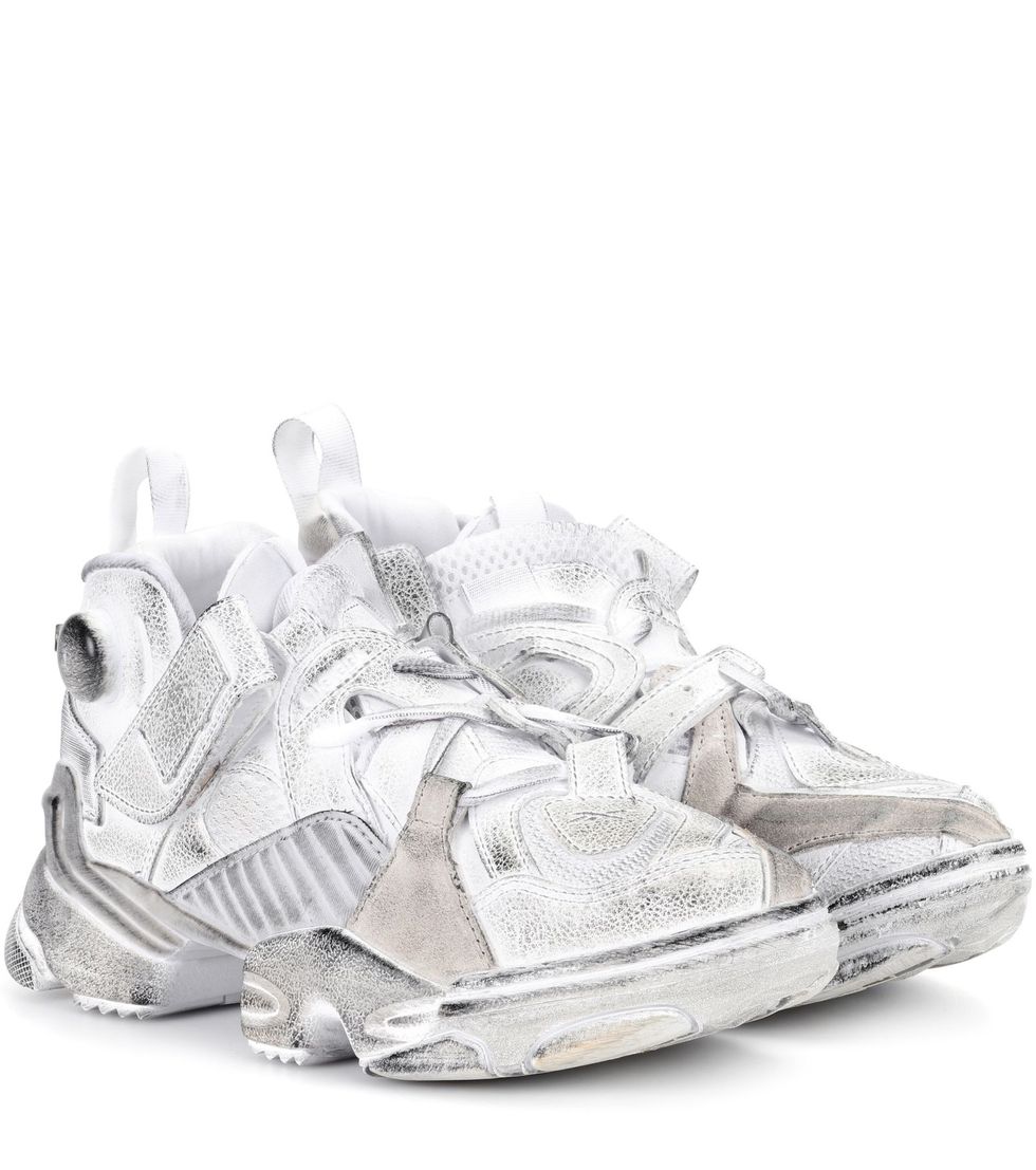 <p>Vetements X Reebok - <a href="http://rstyle.me/~aaTsN" target="_blank" data-tracking-id="recirc-text-link">€ 850</a></p>