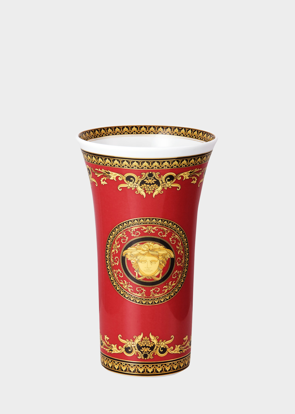 <p><a href="http://www.versace.com/eu/en/gifts/home-decor-gifts/medusa-vase-26-cm-n1409/N26026-N102721_N1409.html?cgid=540000#start=1" target="_blank" data-tracking-id="recirc-text-link">Versace</a>, €<span class="redactor-invisible-space" data-verified="redactor" data-redactor-tag="span" data-redactor-class="redactor-invisible-space">&nbsp;</span>370</p>