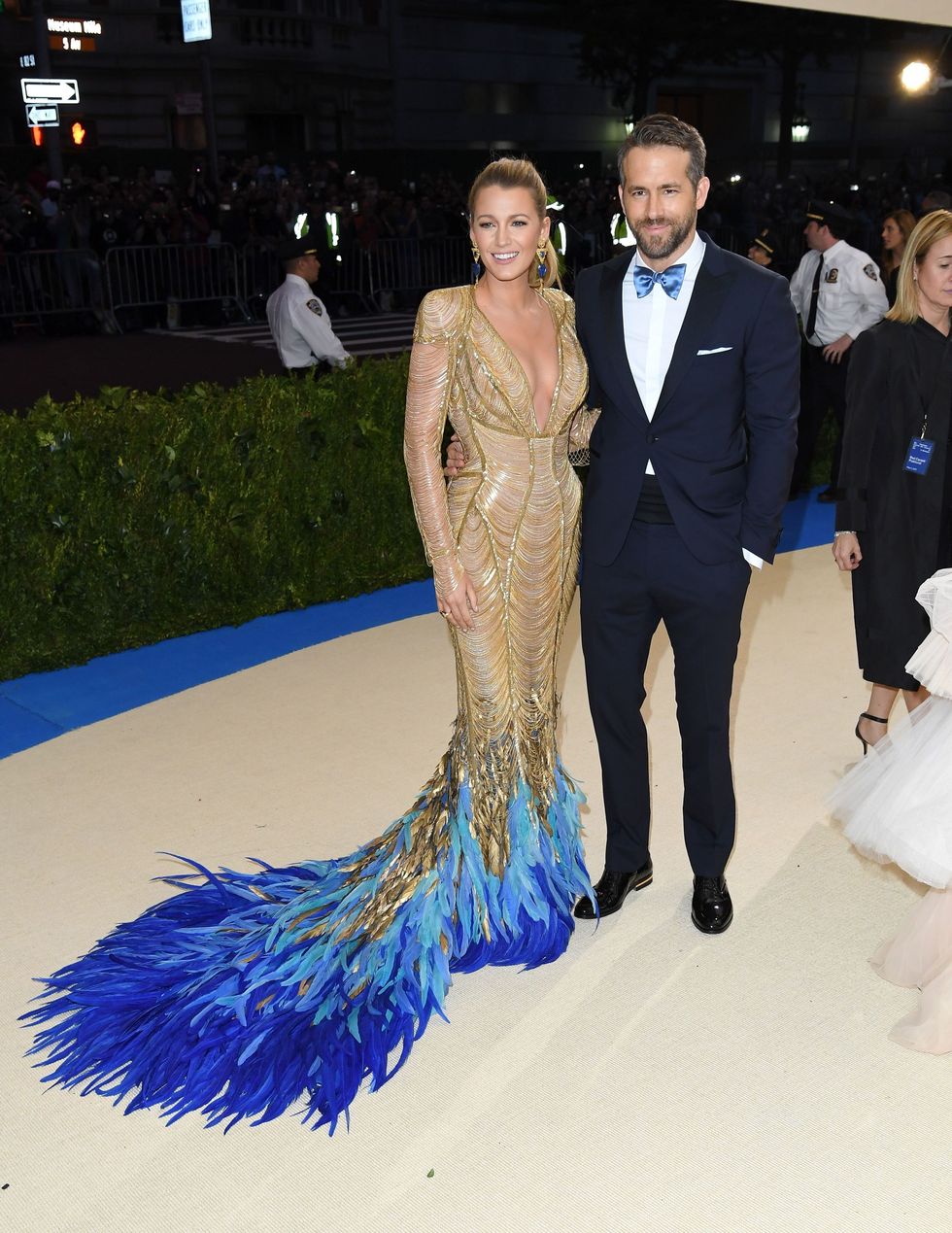 <p>Blake droeg een Atelier Versace-jurk naar het&nbsp;Met Gala in New York&nbsp;dit jaar, op 1 mei, en zag er naast eega Ryan fantastisch uit.</p>