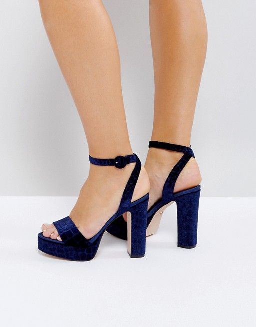 Footwear, High heels, Leg, Shoe, Cobalt blue, Human leg, Ankle, Joint, Electric blue, Sandal, 