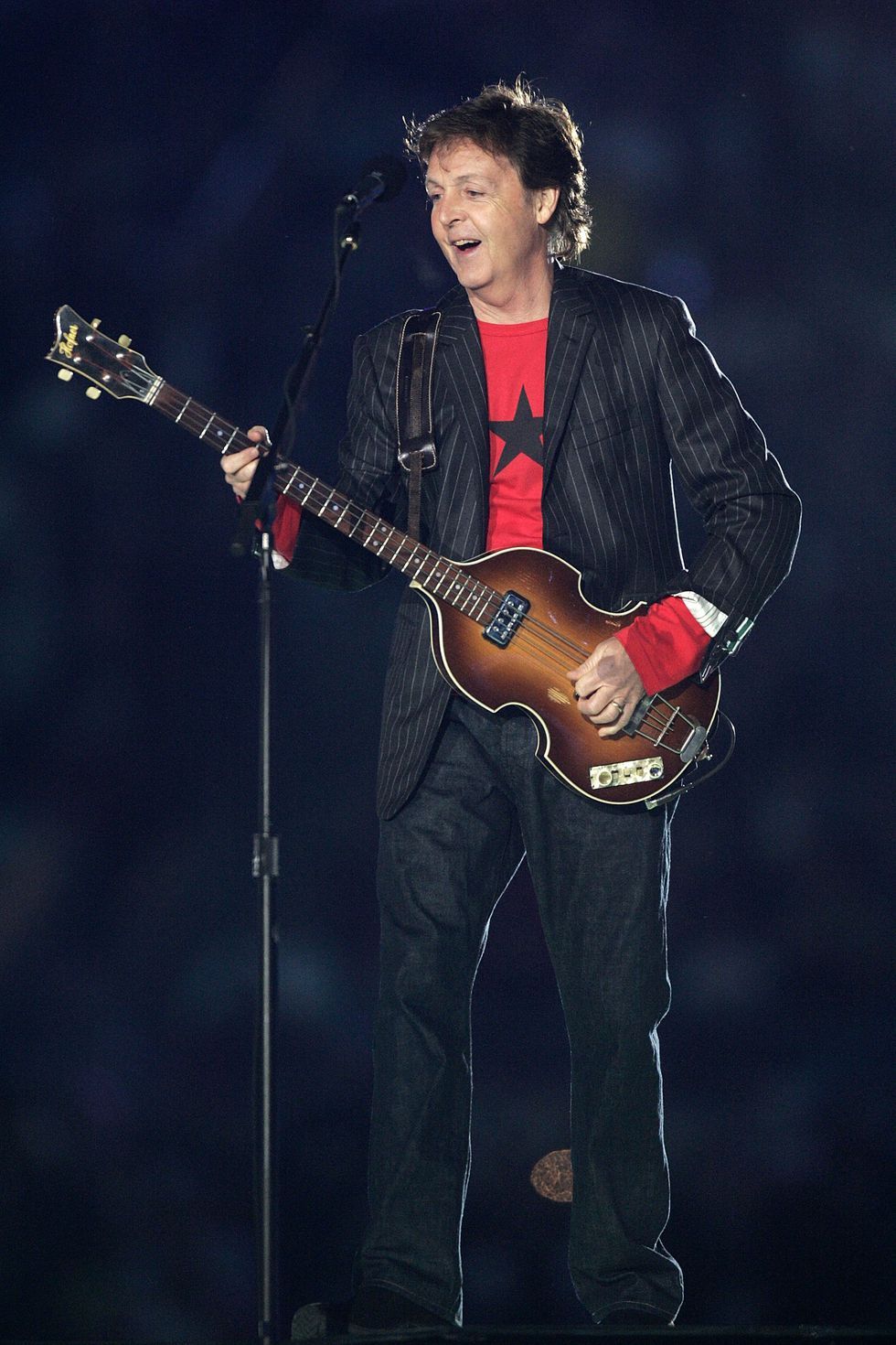 Paul McCartney tijdens de Super Bowl halftime show in 2005