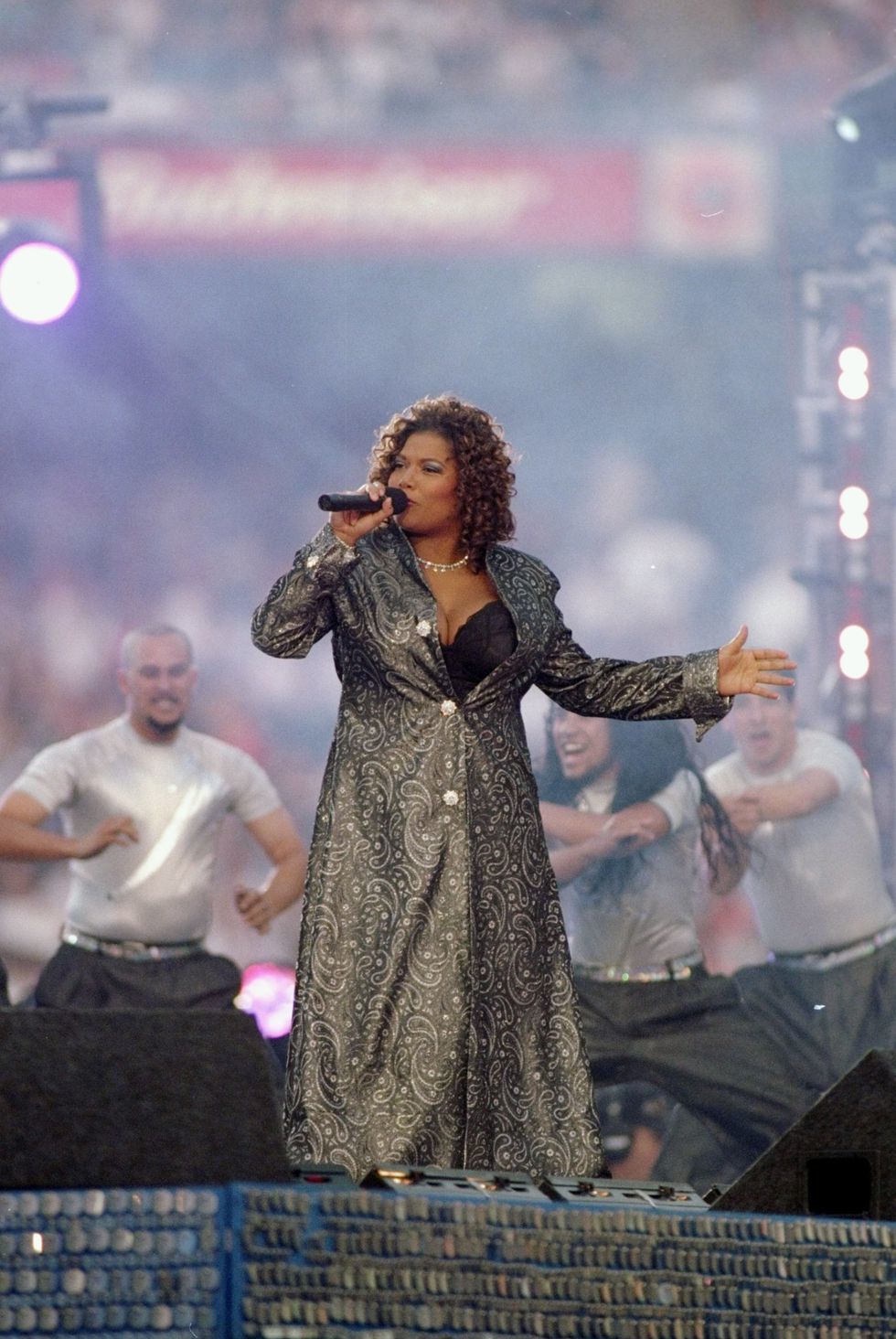 Queen Latifay tijdens de Super Bowl halftime show in 1998