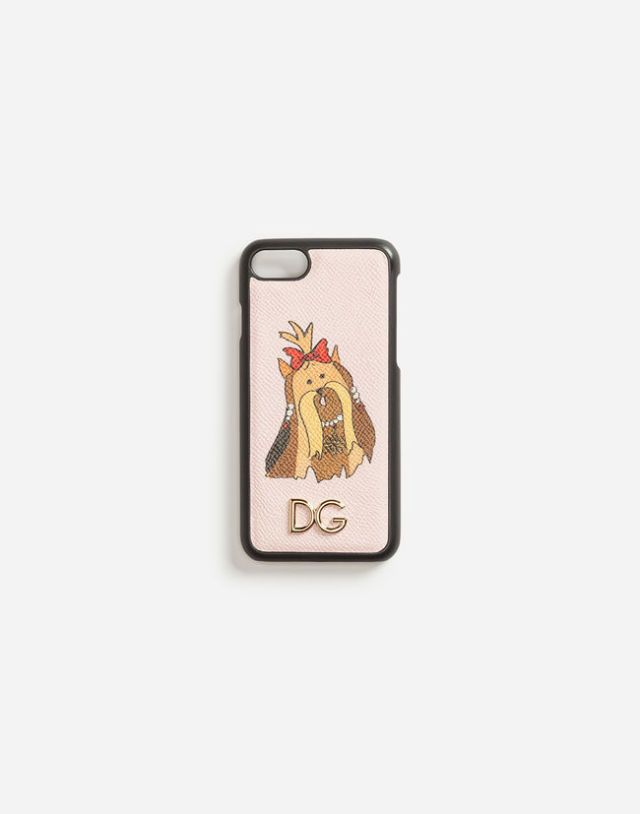<p>€135,- via <a href="https://store.dolcegabbana.com/en/chinese-new-year/iphone-7-cover-in-printed-dauphine-leather-pink-BI2235AH611HFN17.html?cgid=hidden-women-cny-1#start=18" data-tracking-id="recirc-text-link">dolcegabbana.com</a></p>