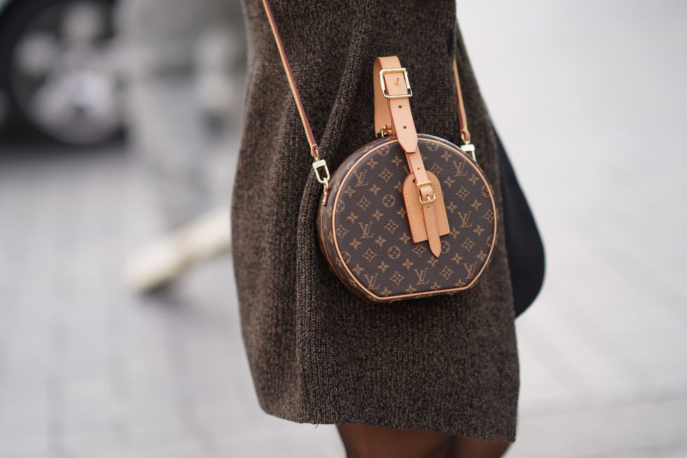 Bag, Handbag, Shoulder, Joint, Leather, Fashion accessory, Messenger bag, Strap, Waist, Satchel, 